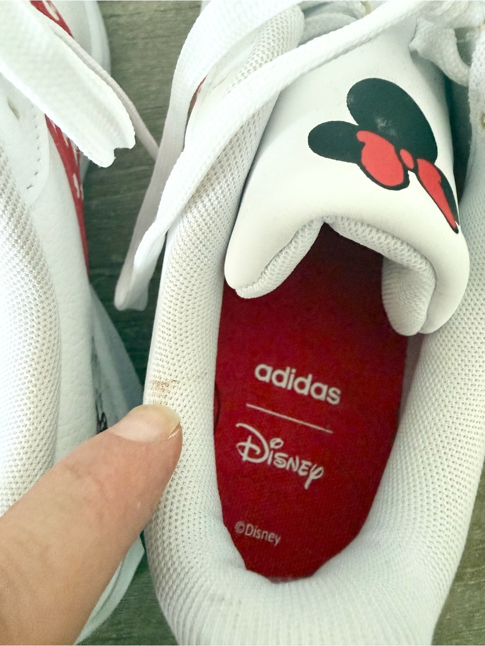 NIB adidas Disney Grand Court White & Red Sneakers with Minnie Detail Size 6.5 - Picture 9 of 12